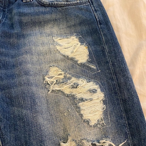 LOVE MOSCHINO Straight Low Rise Distressed Jeans (J2) - Picture 4 of 12